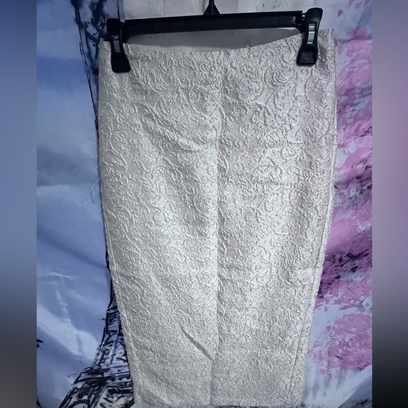 NWT ZARA TEXTURED MIDI SKIRT SiZE XS 
🚨PRICE FIRM NO DISCOUNT - Picture 7 of 15